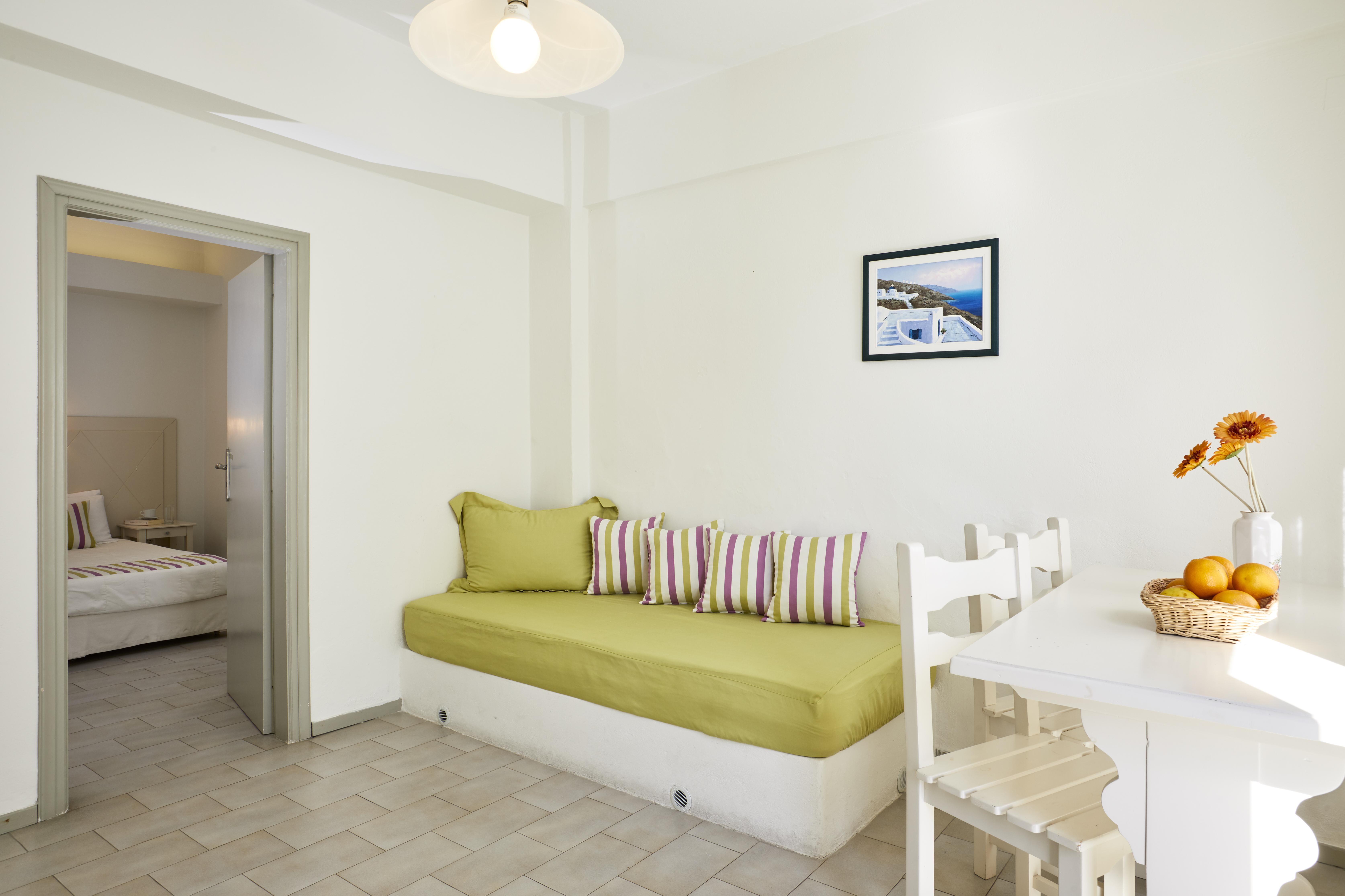 Nissos Thira Hotel