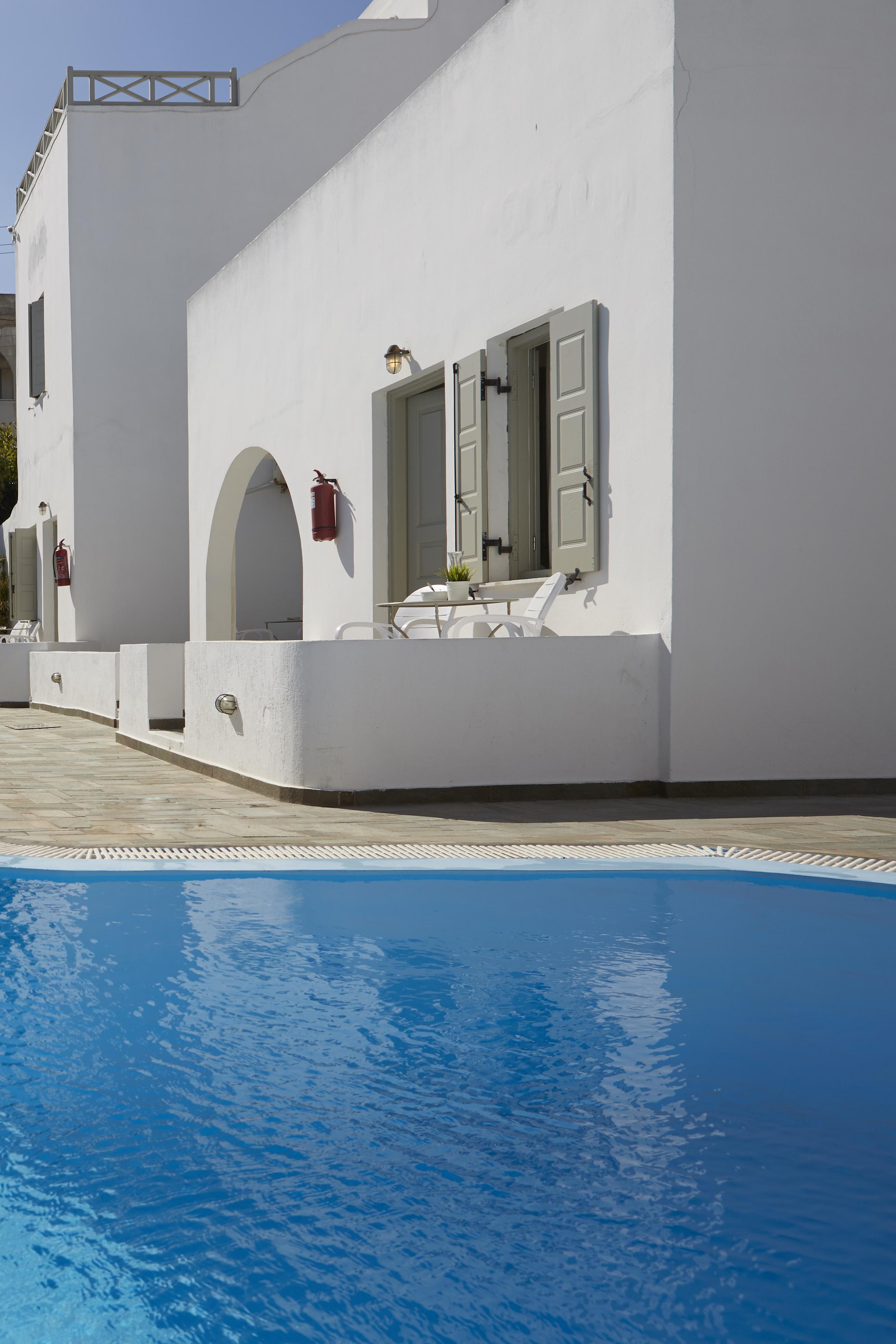 Nissos Thira 2*