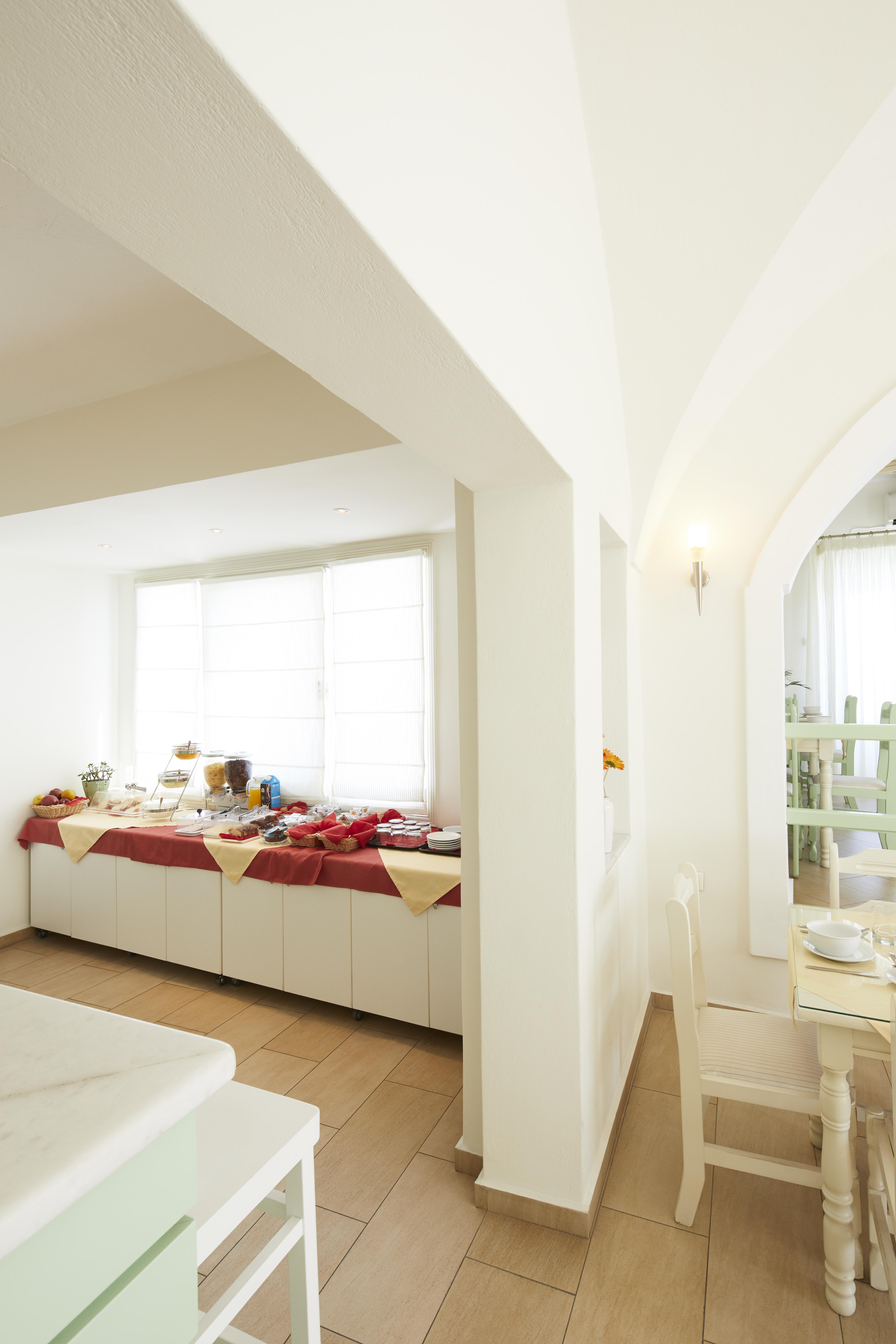 Nissos Thira Hotel