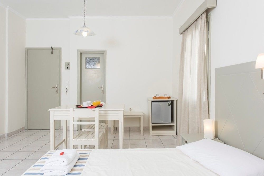 Nissos Thira Fira (Santorini)